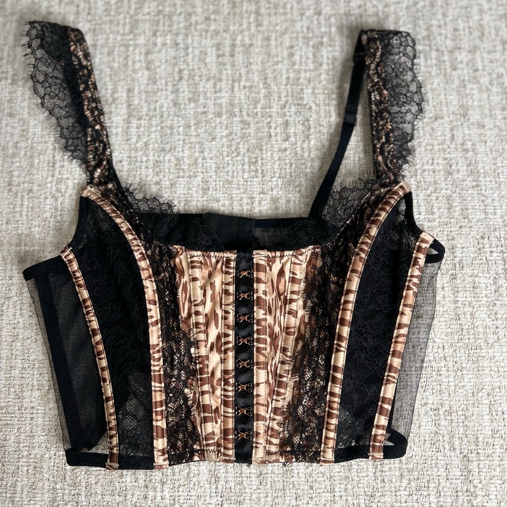 Victoria’s  secret  Lace-up
Bra Top